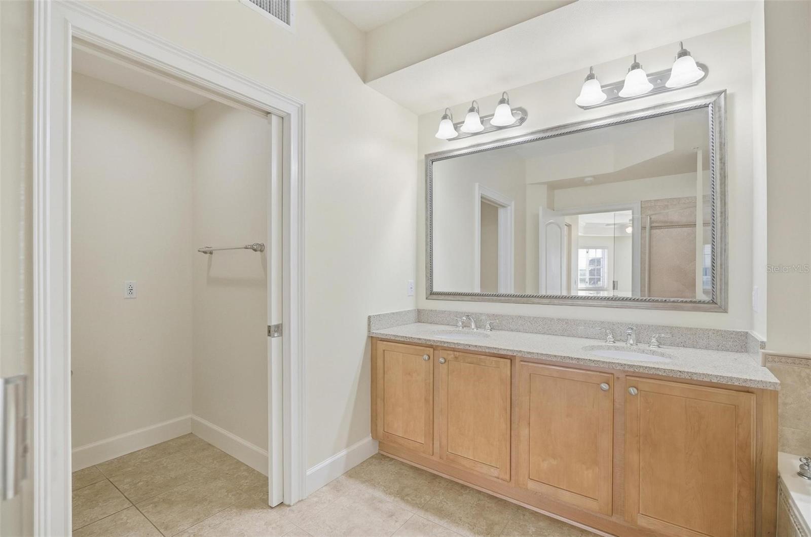 YACHT HARBOR VILLAGE CONDOS - Residential