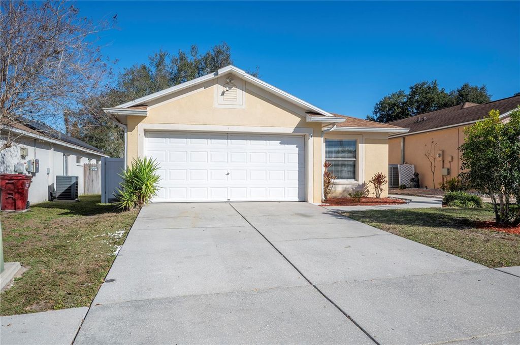 Photo of 4504 Country Hills Boulevard, Plant City, FL 33563 (MLS # TB8470915)