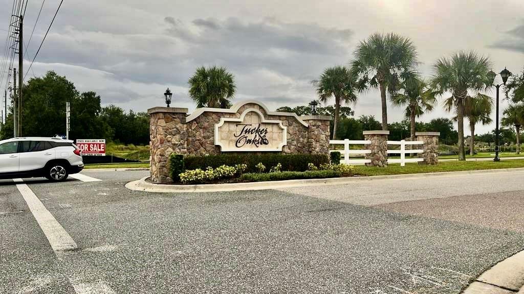 TUCKER OAKS - Residential