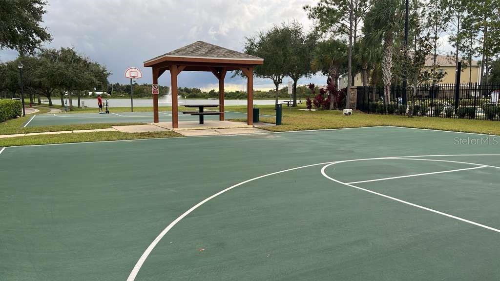 TUCKER OAKS - Residential