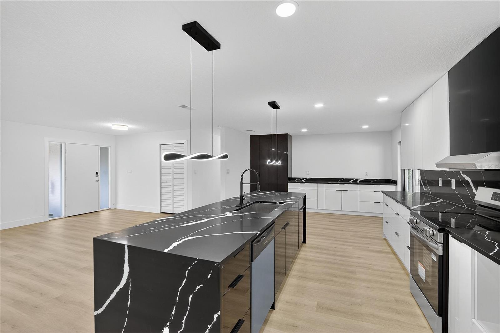 HIGH POINT ESTATES FIRST ADD - Residential