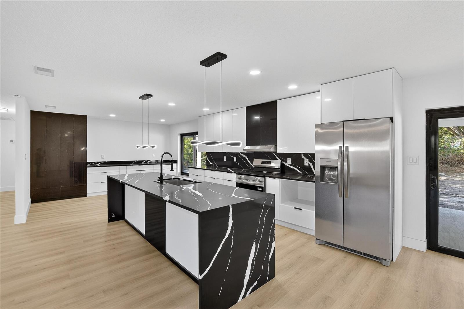 HIGH POINT ESTATES FIRST ADD - Residential