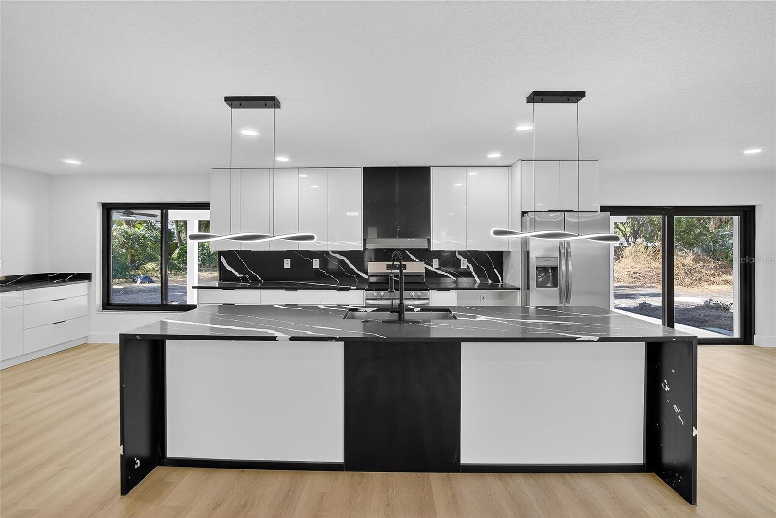 HIGH POINT ESTATES FIRST ADD - Residential