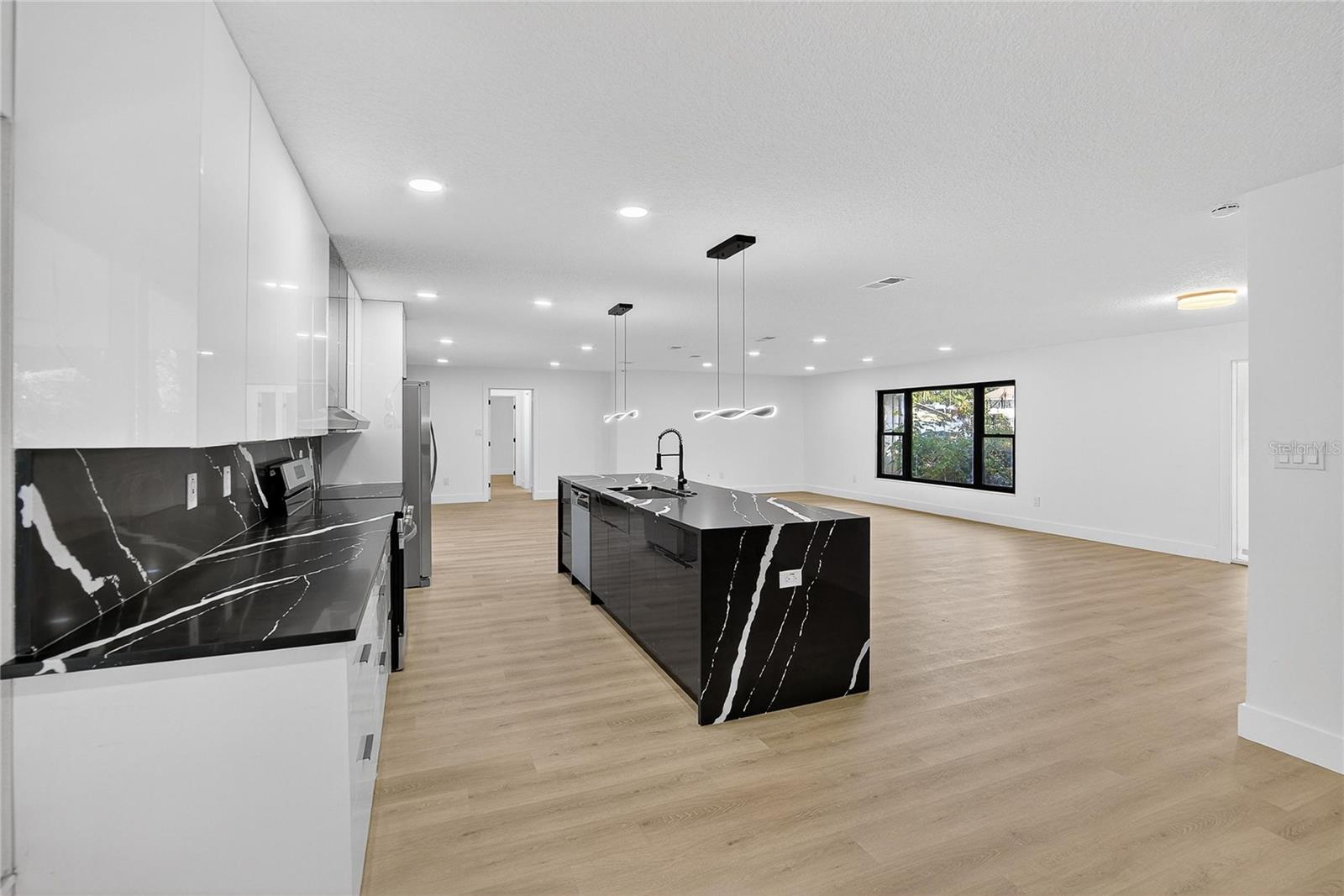 HIGH POINT ESTATES FIRST ADD - Residential