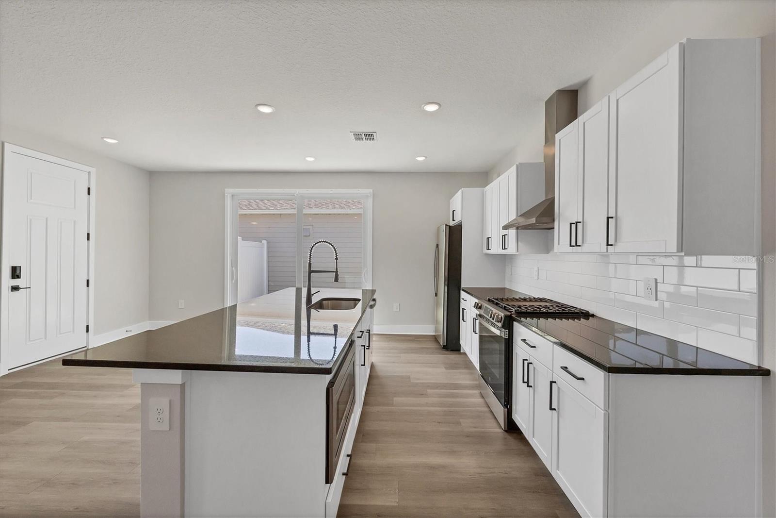 BB LIVING IN WELLEN PARK - Residential Lease
