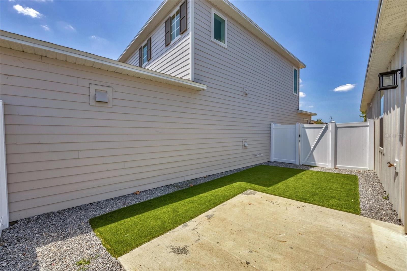 BB LIVING IN WELLEN PARK - Residential Lease