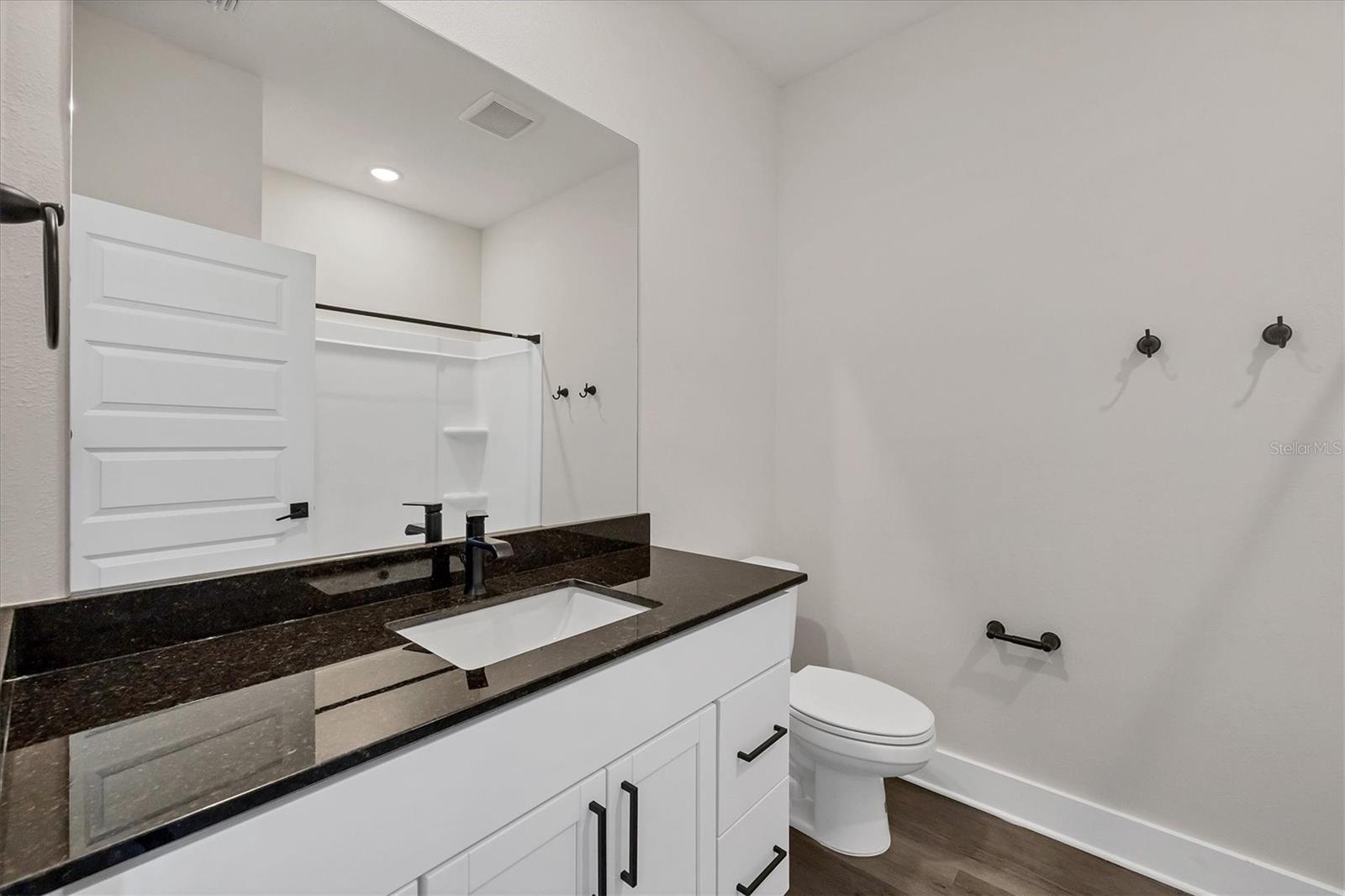 BB LIVING IN WELLEN PARK - Residential Lease