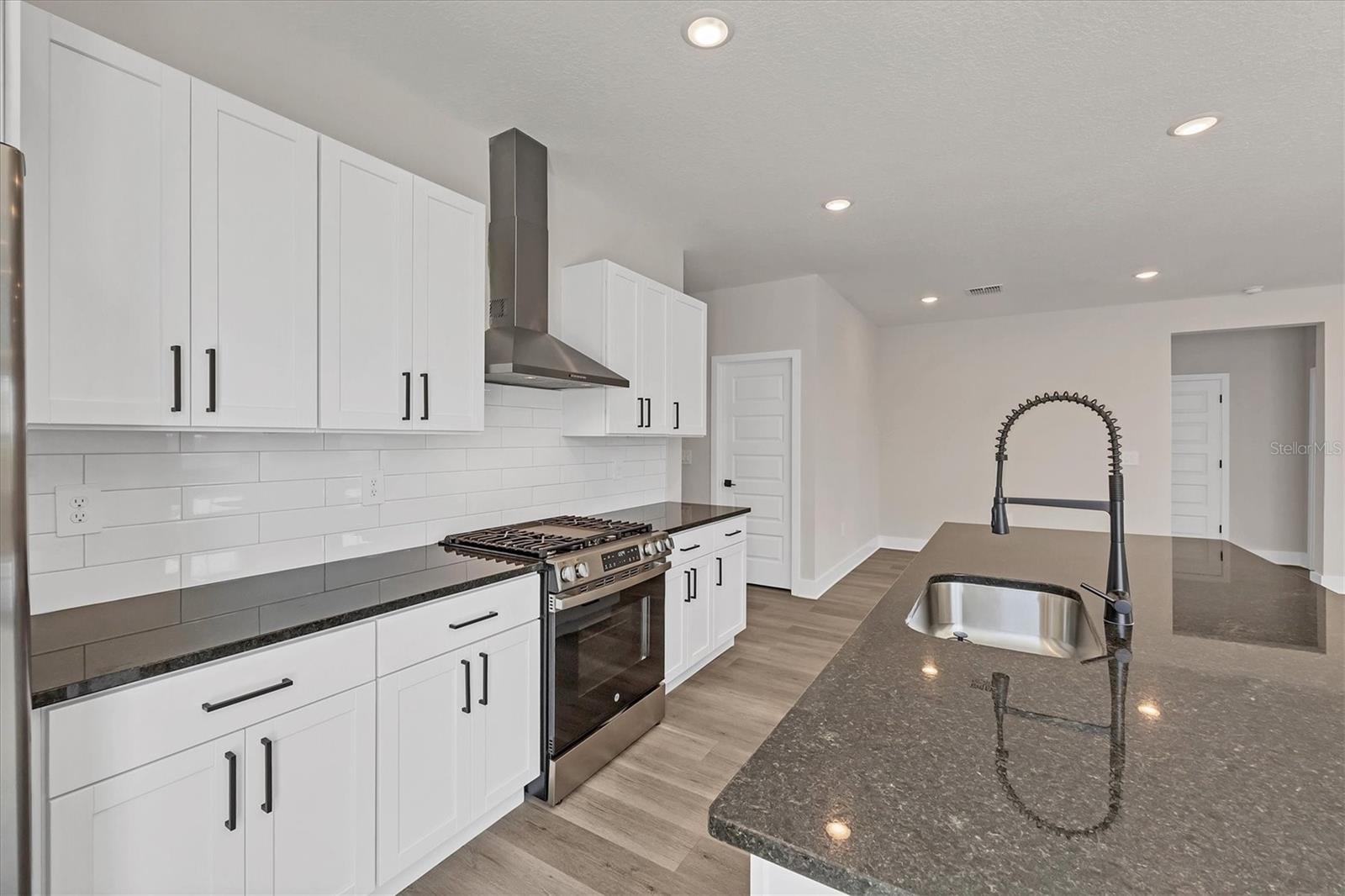 BB LIVING IN WELLEN PARK - Residential Lease