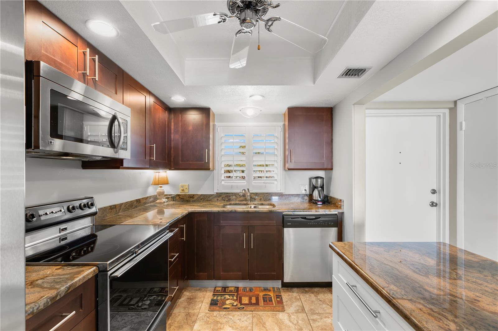 7 ELGIN PLACE 208