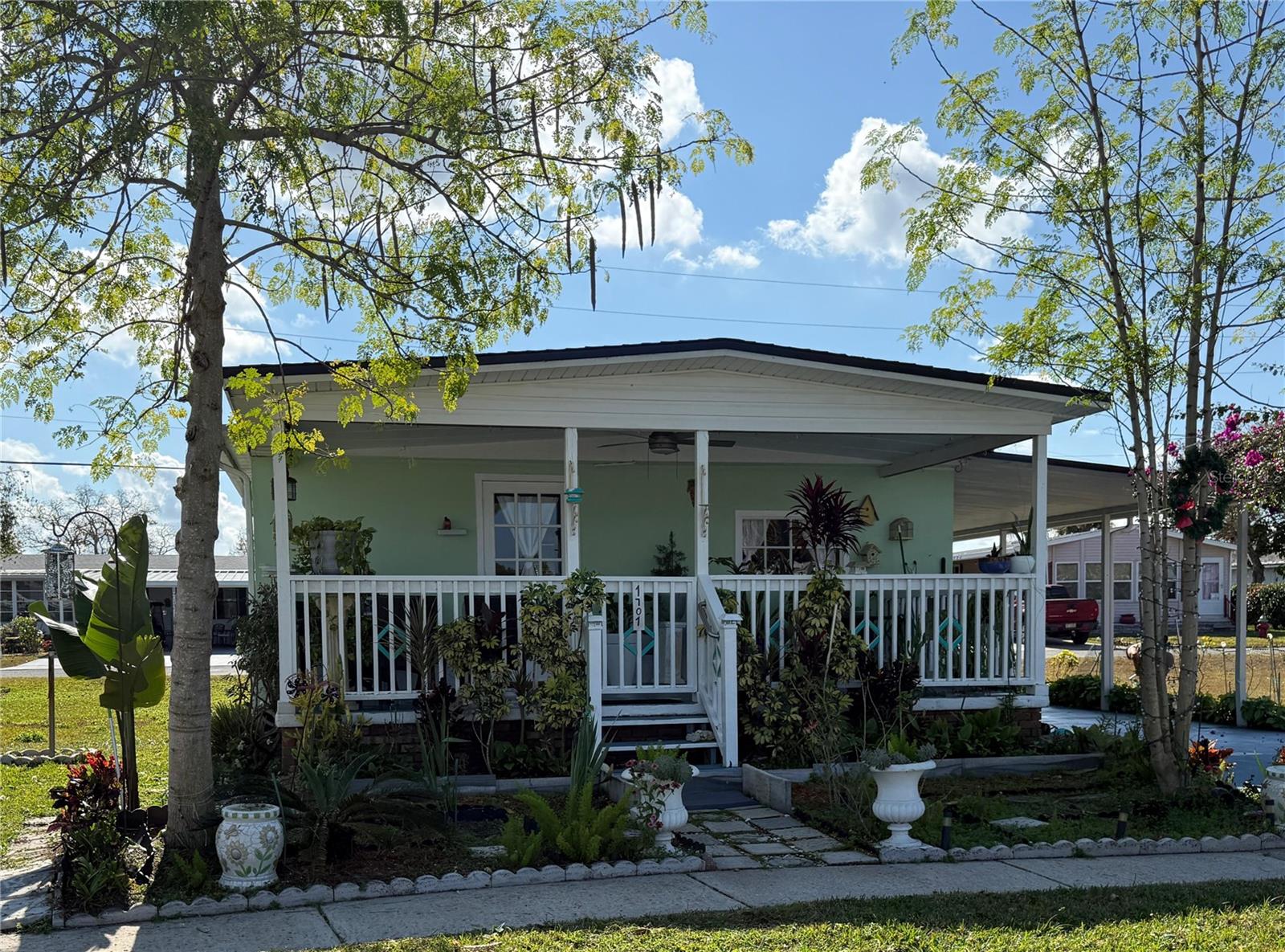 FAIRWAYS COUNTRY CLUB - Residential