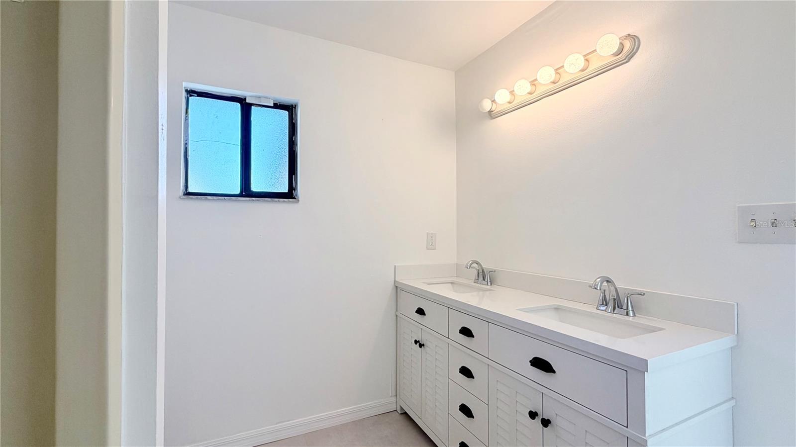 LAKE WAYMAN HEIGHTS LAKE ADD - Residential Lease