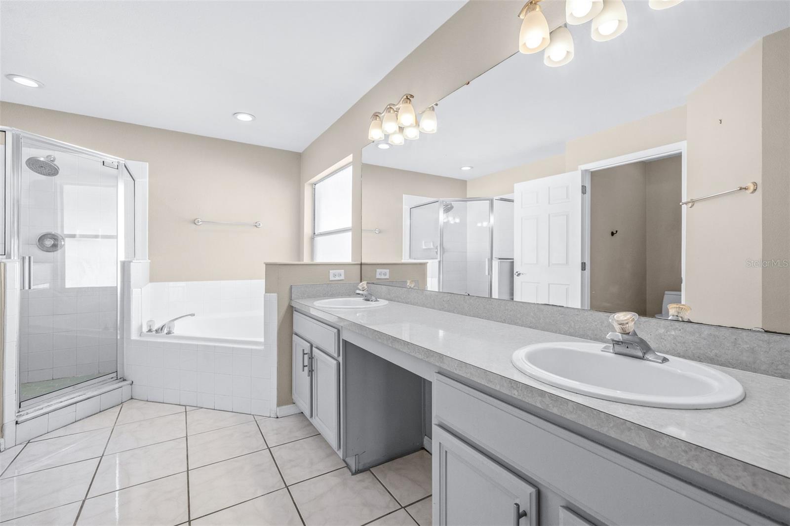 CARIBBEAN COVE - Residential