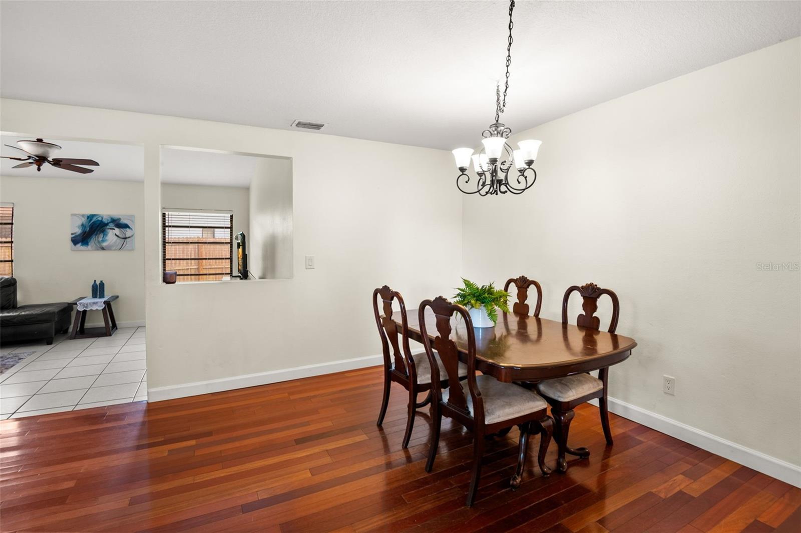2580 REDWOOD WAY