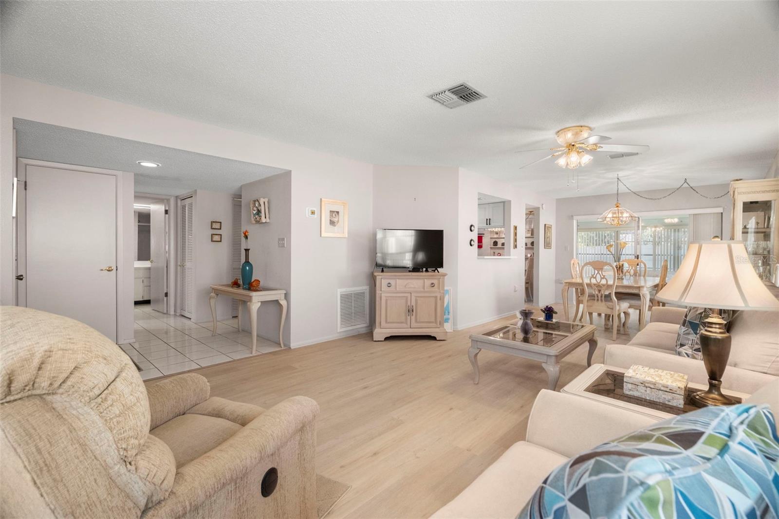 HOLIDAY LAKE VILLAS CONDO - Residential