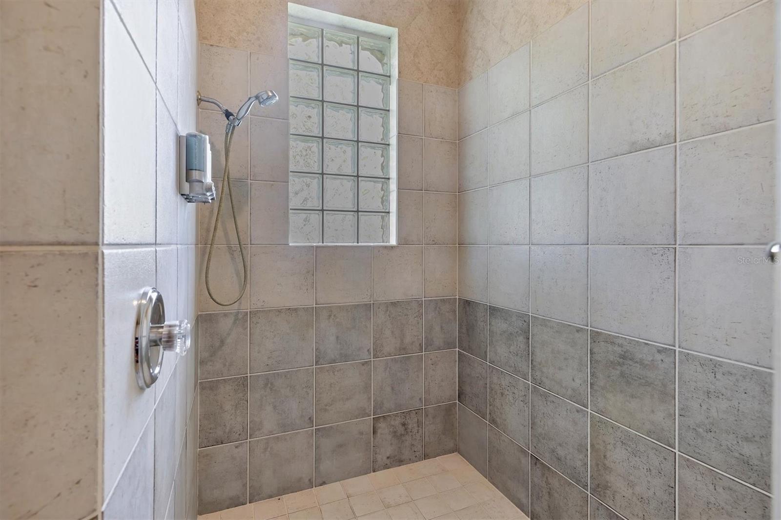 OAKLEAF - Residential Lease