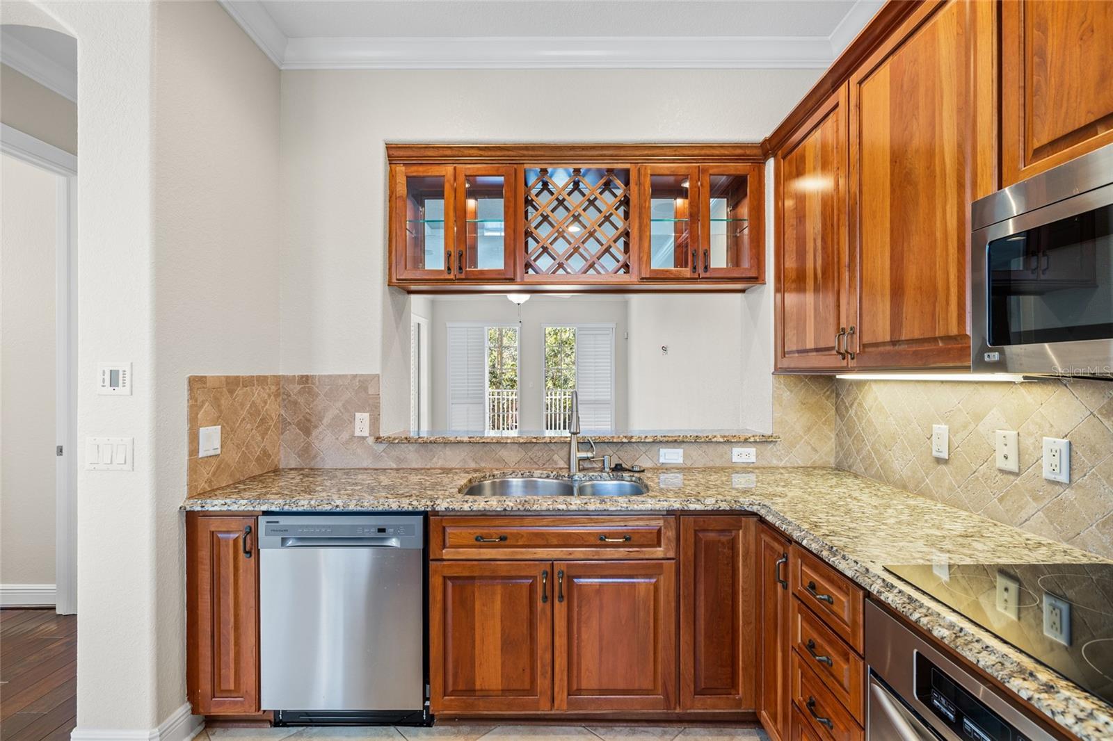 WESTSHORE YACHT CLUB TWNHMS - Residential Lease