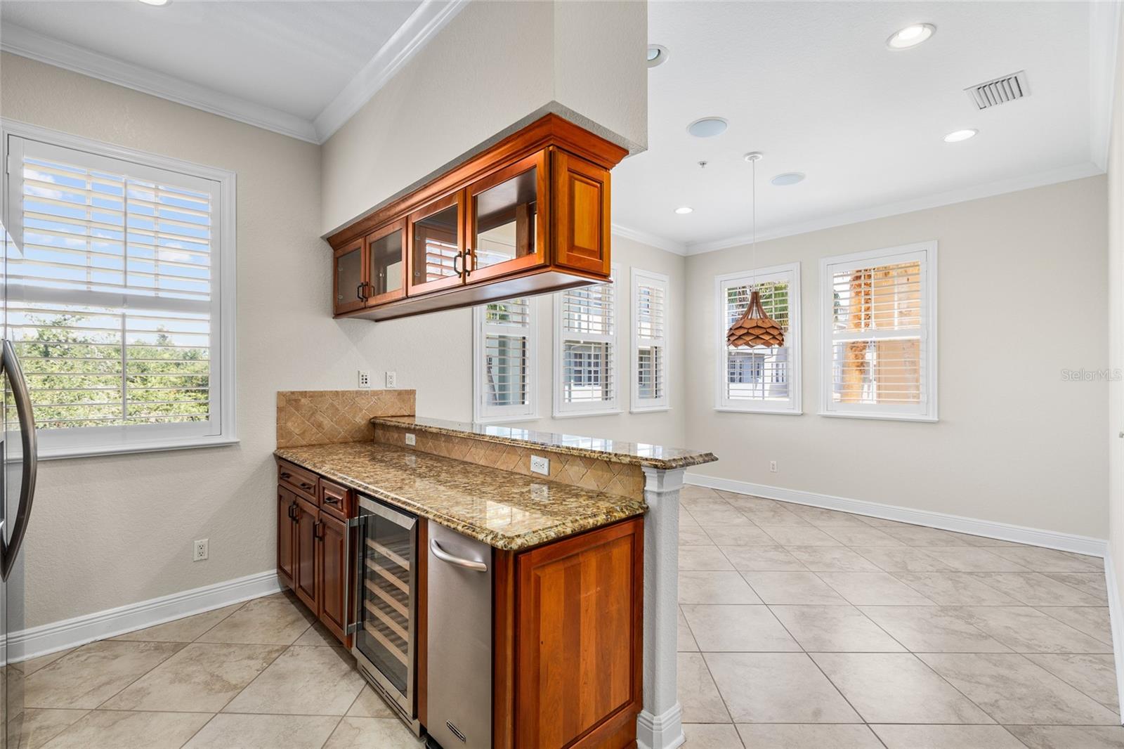 WESTSHORE YACHT CLUB TWNHMS - Residential Lease