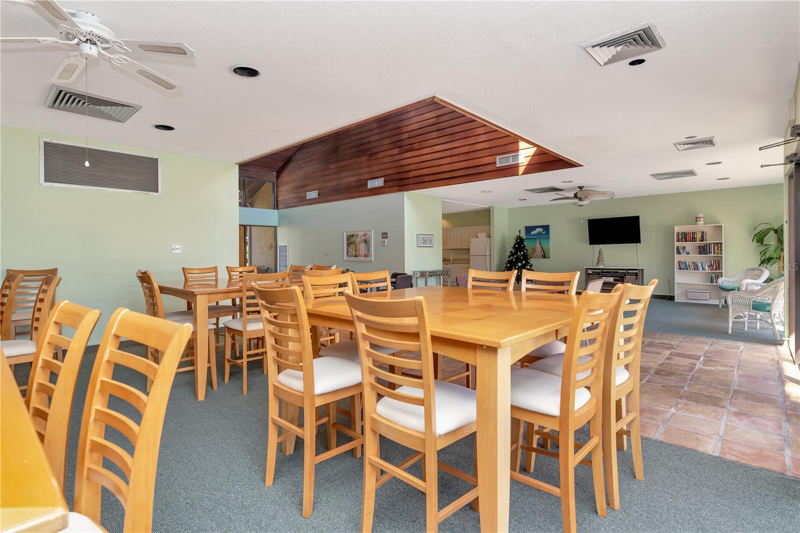 WATERS EDGE 4 CONDO - Residential