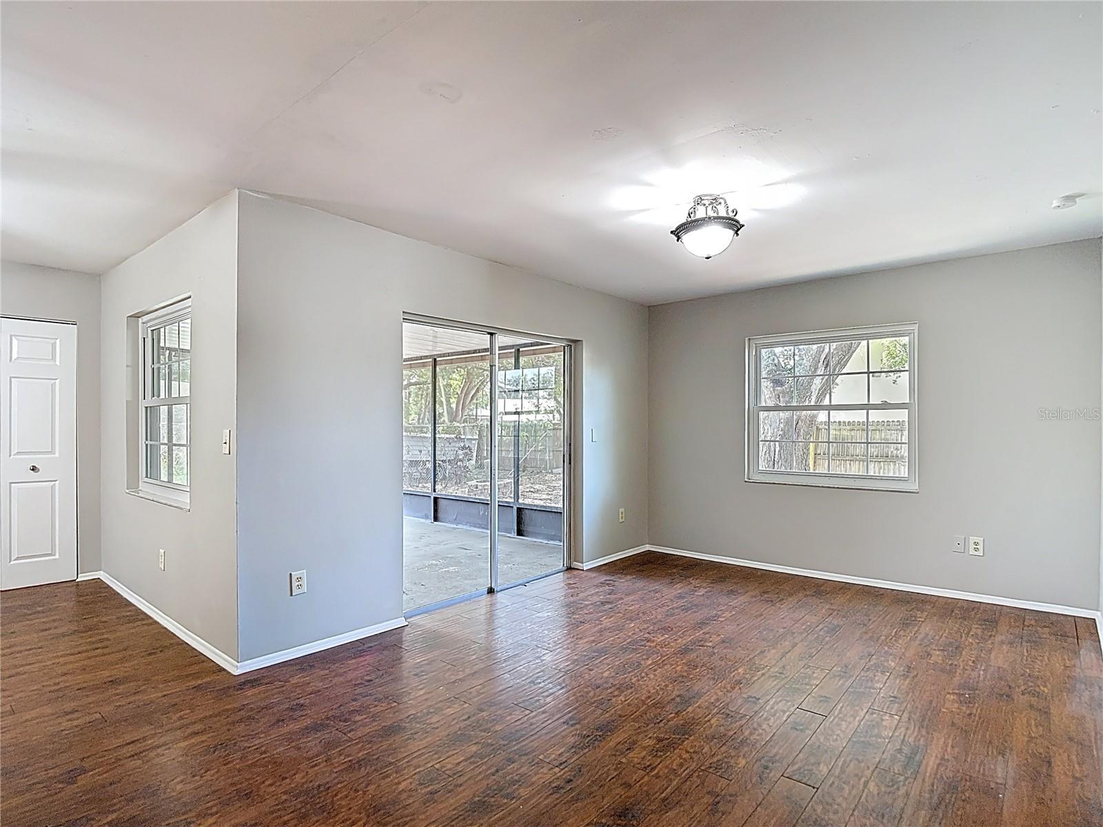 PRESIDENTIAL MANOR - Residential