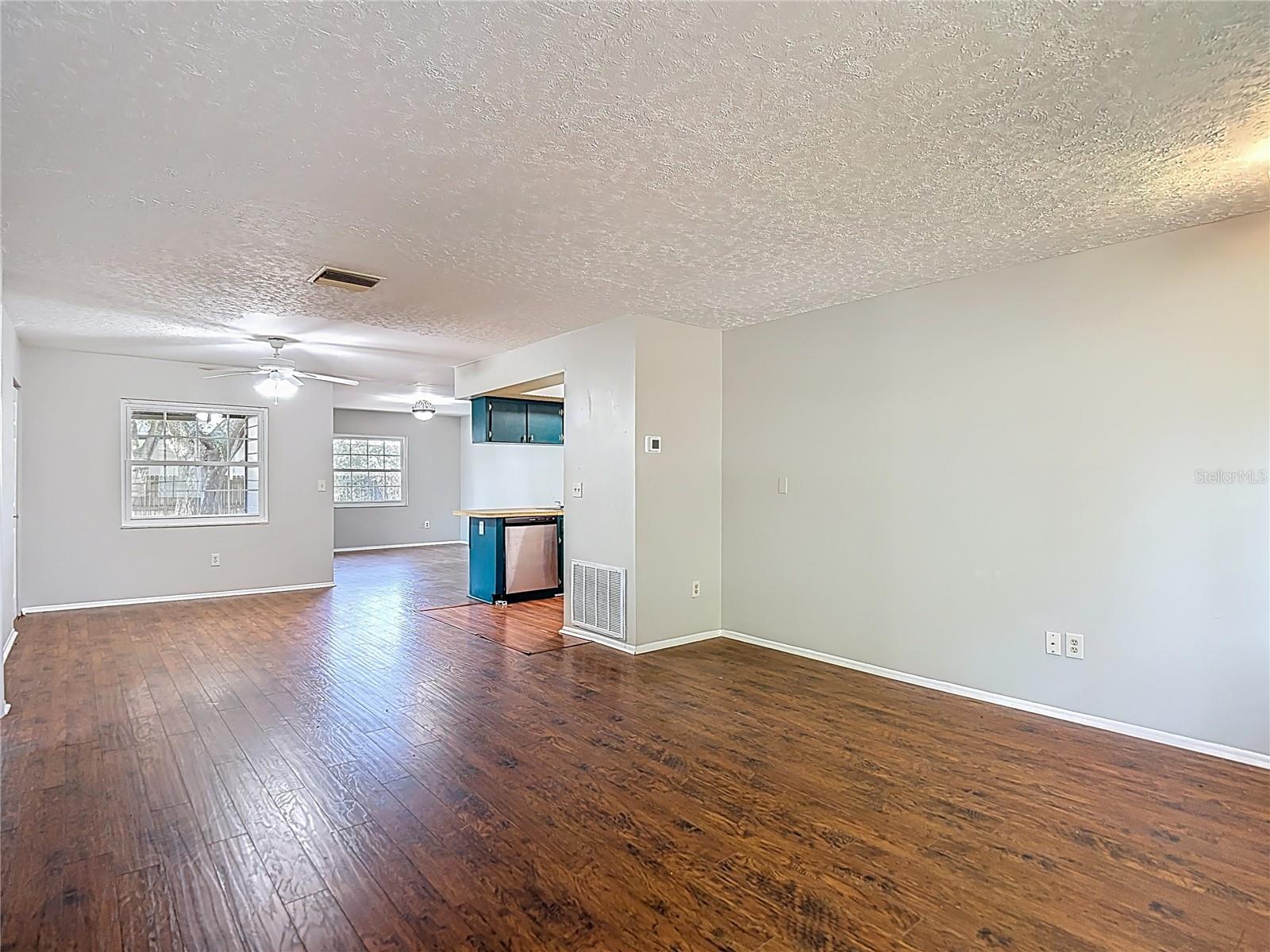 PRESIDENTIAL MANOR - Residential