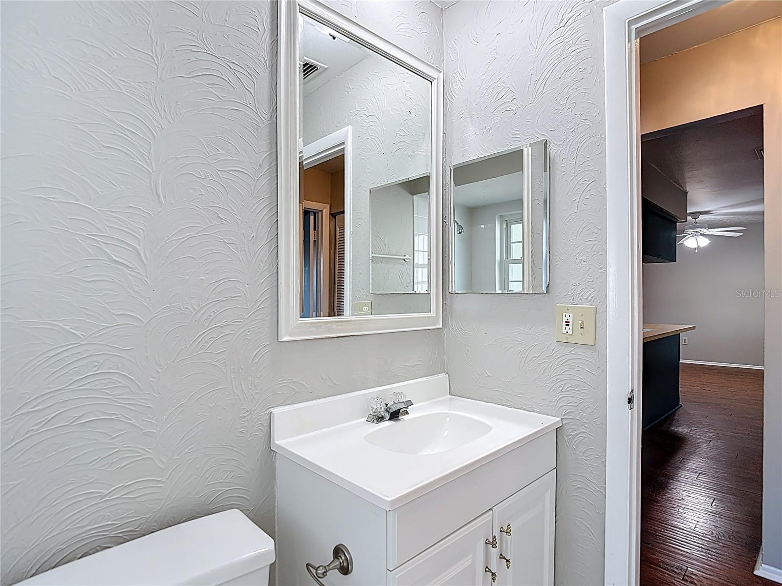 PRESIDENTIAL MANOR - Residential