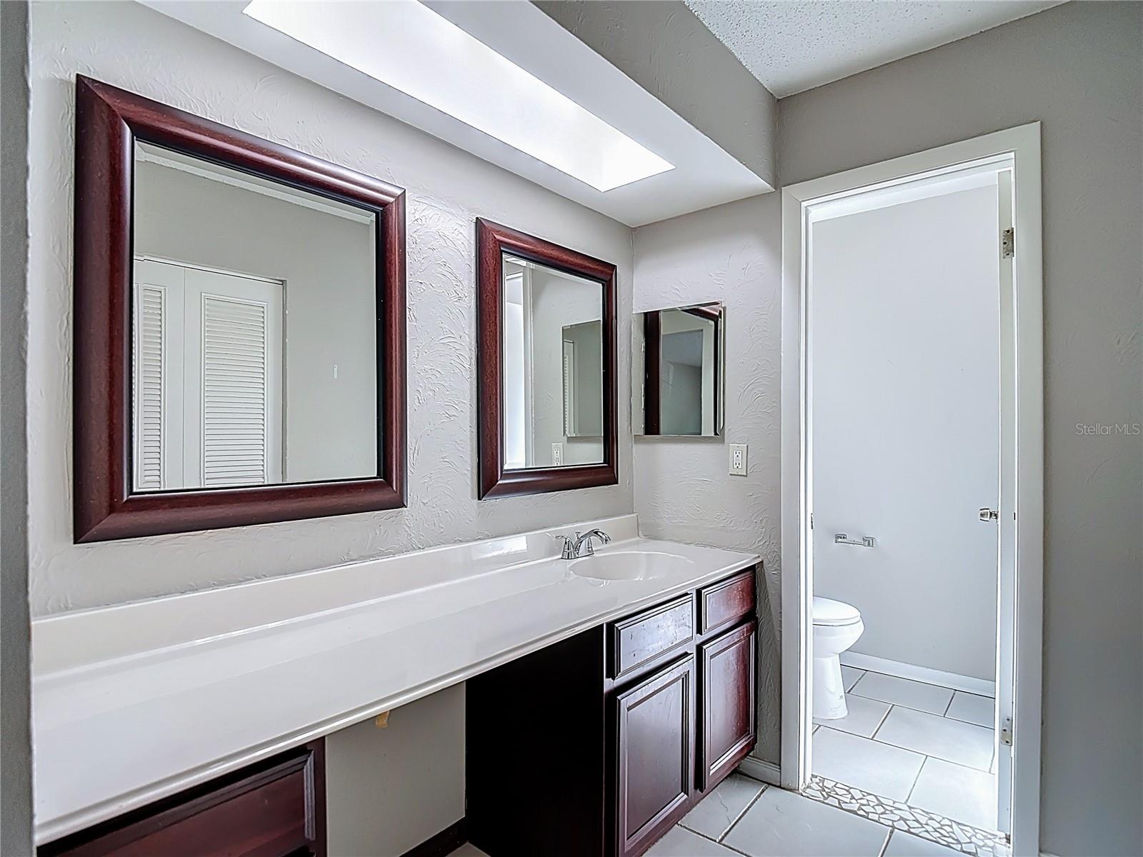 PRESIDENTIAL MANOR - Residential