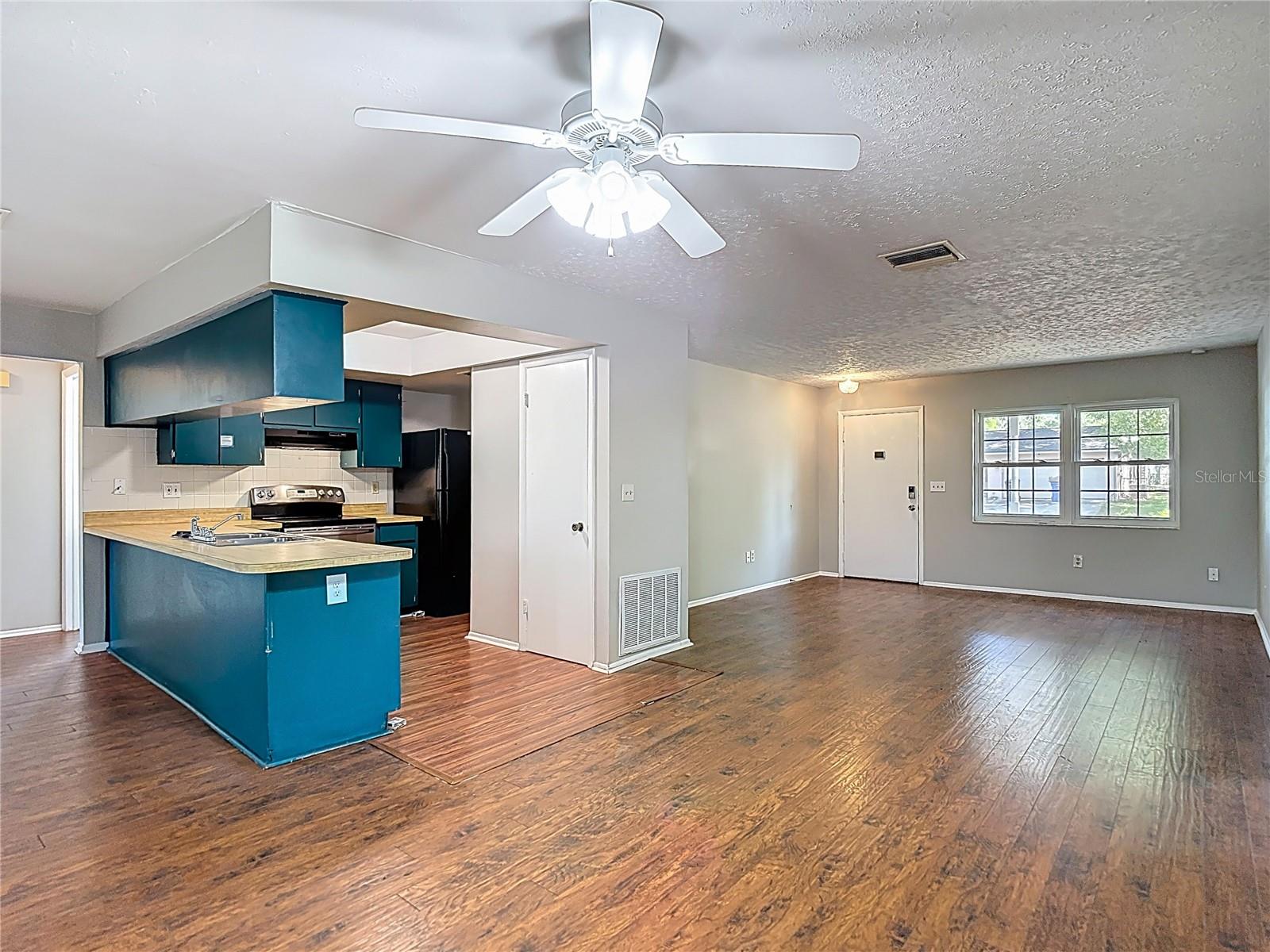 PRESIDENTIAL MANOR - Residential