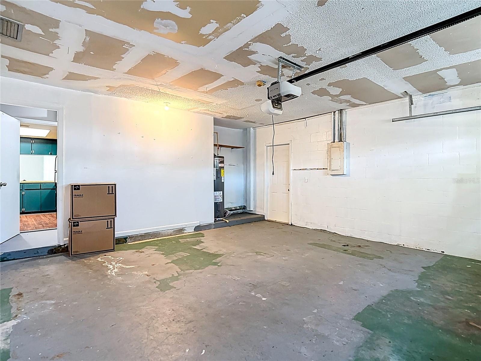 PRESIDENTIAL MANOR - Residential