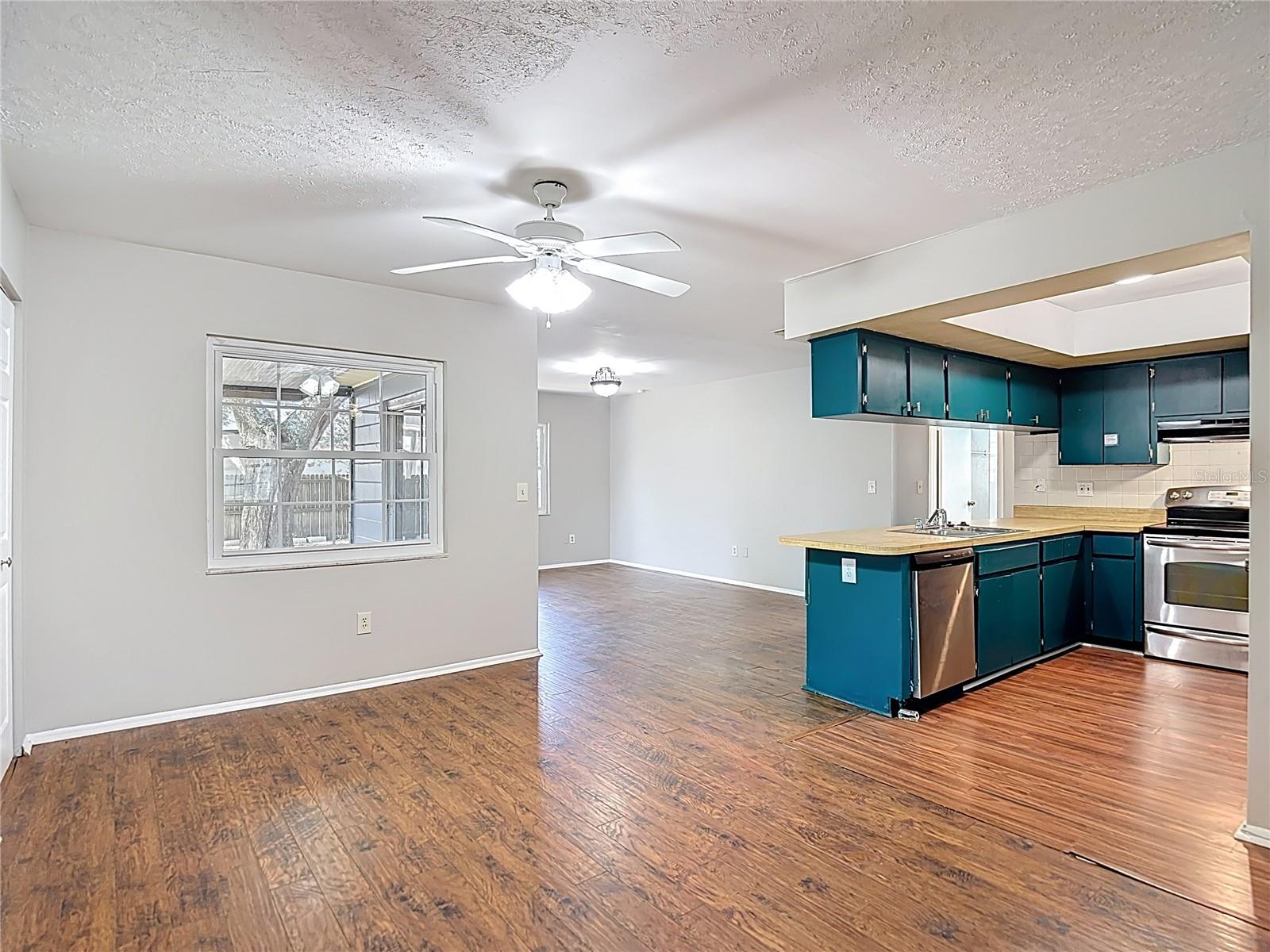 PRESIDENTIAL MANOR - Residential