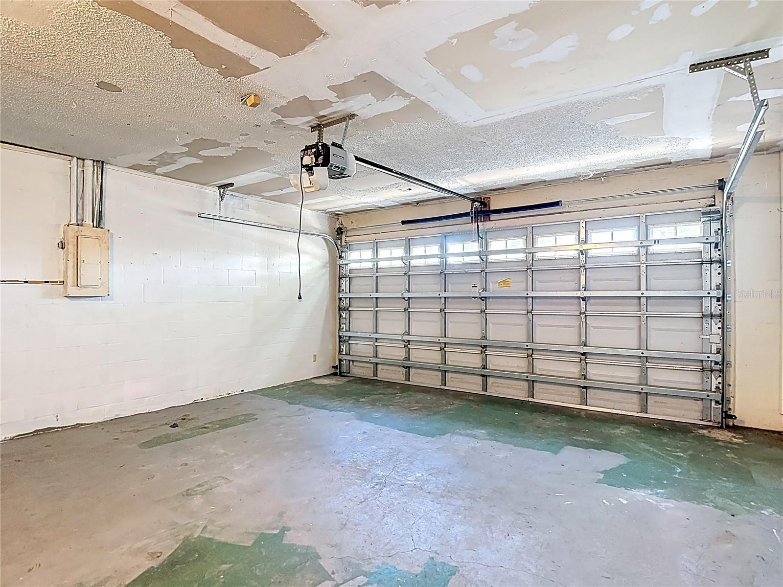 PRESIDENTIAL MANOR - Residential