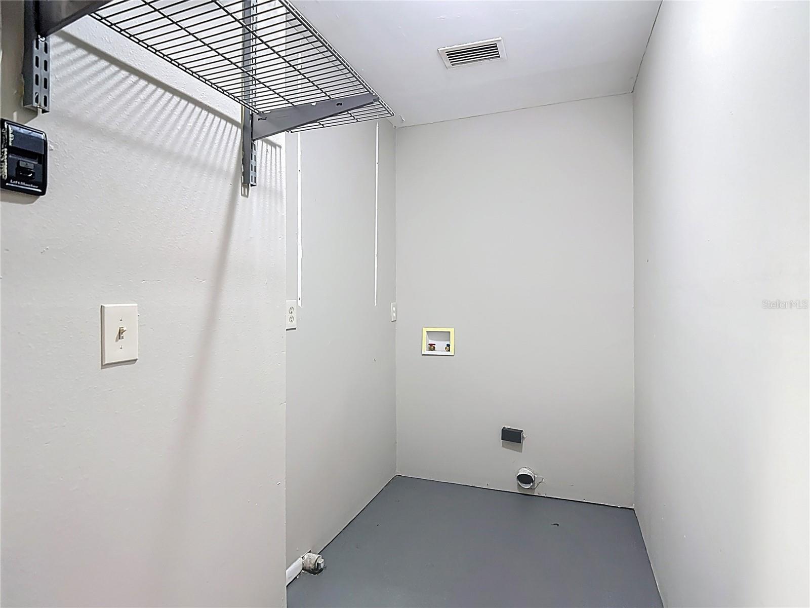 PRESIDENTIAL MANOR - Residential