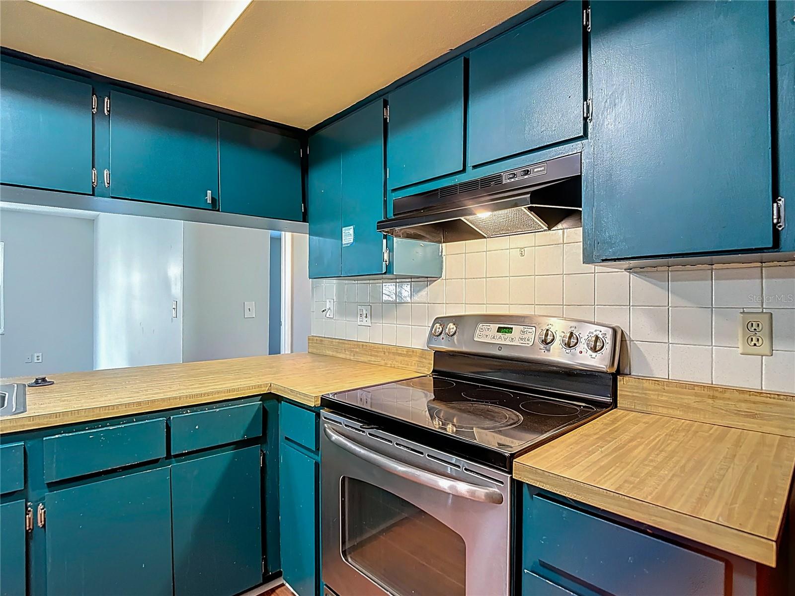 PRESIDENTIAL MANOR - Residential