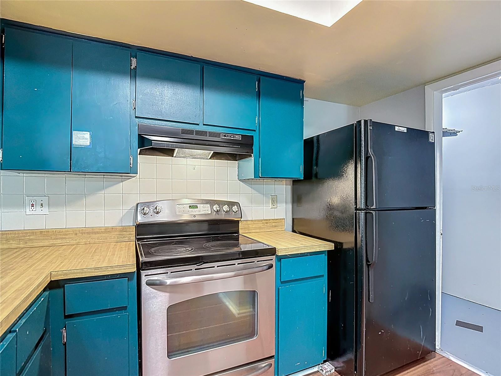 PRESIDENTIAL MANOR - Residential