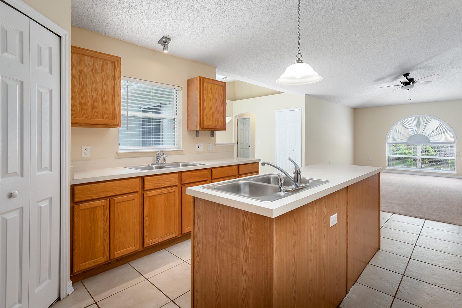 DELTONA LAKES - Residential