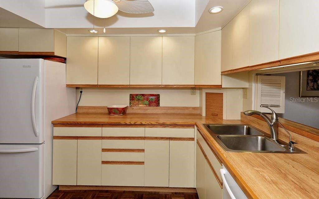 1055 W PEPPERTREE DRIVE 603AA