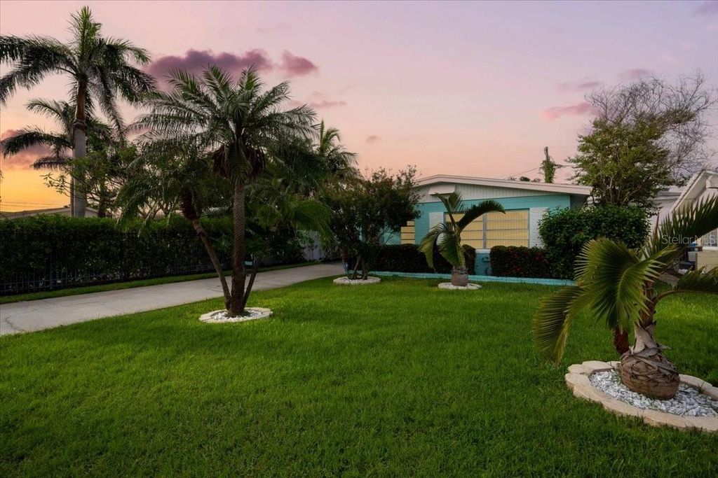 Photo of 11435 2nd Street E, Treasure Island, FL 33706 (MLS # TB8337129)