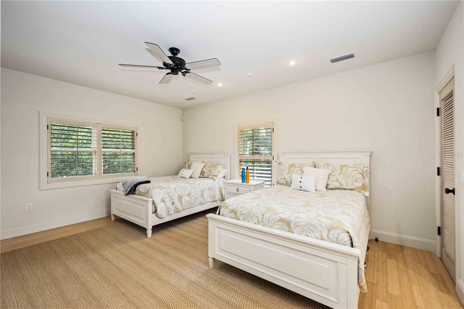 SANDERLING CLUB - Residential