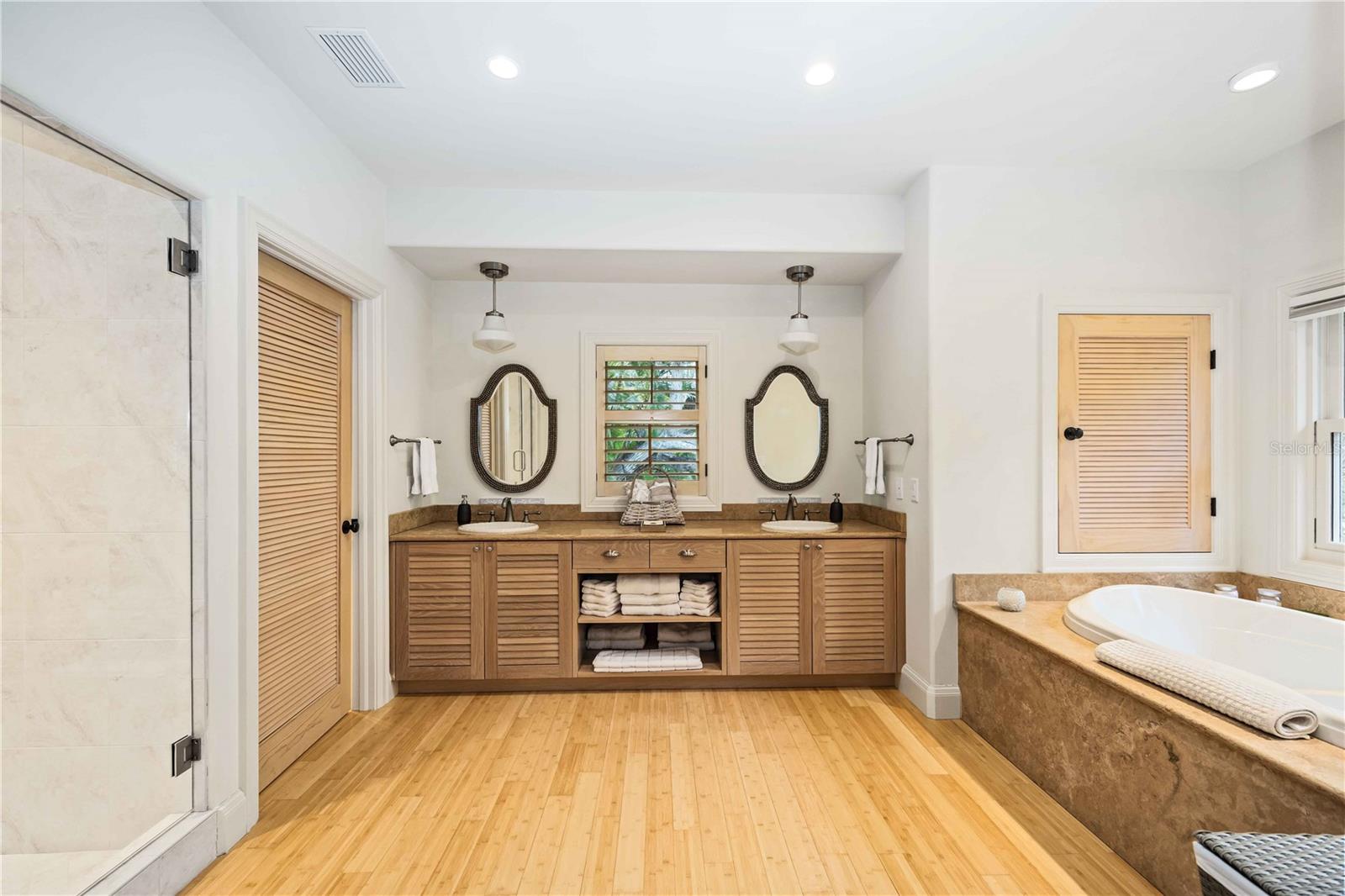 SANDERLING CLUB - Residential