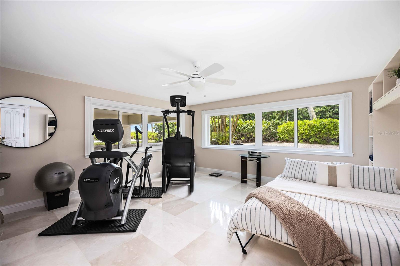 SANDERLING CLUB - Residential
