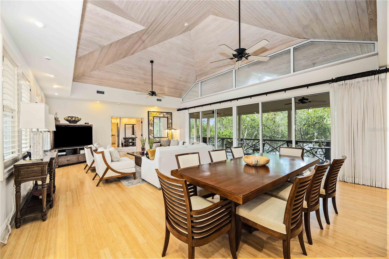 SANDERLING CLUB - Residential