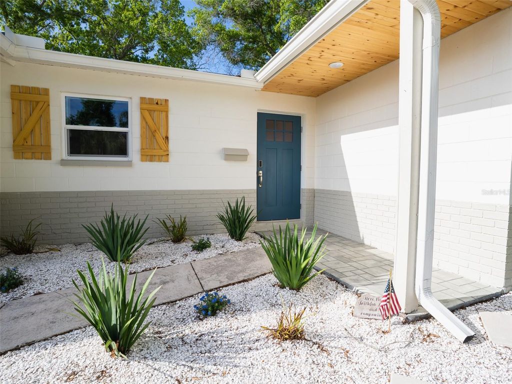 Photo of 300 84th Avenue NE, St Petersburg, FL 33702 (MLS # TB8492334)