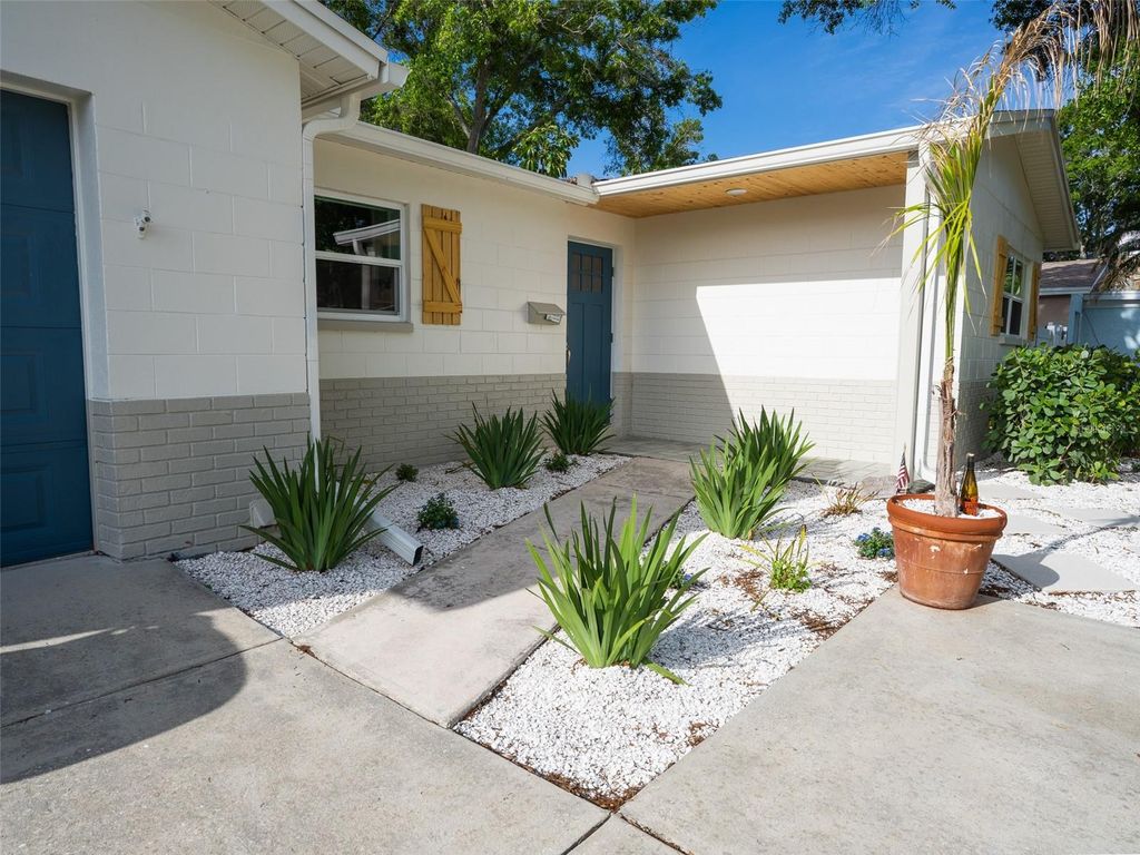 Photo of 300 84th Avenue NE, St Petersburg, FL 33702 (MLS # TB8492334)