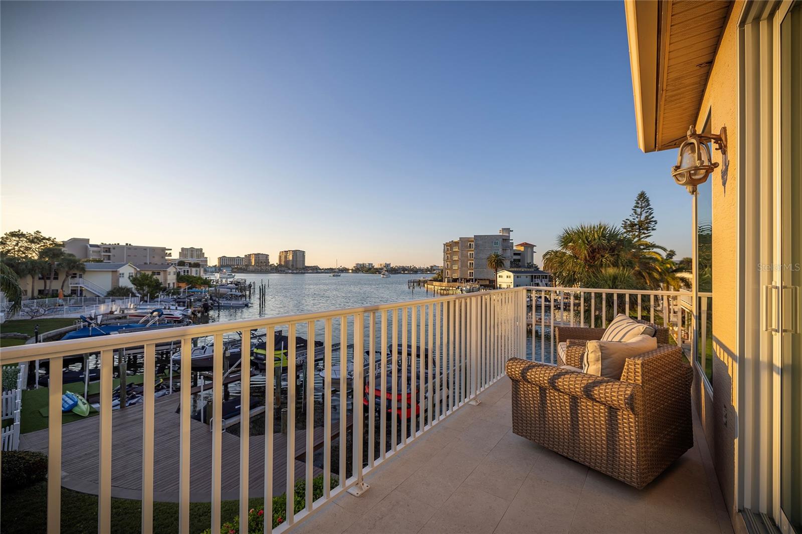 DOLPHINS LANDING - Residential