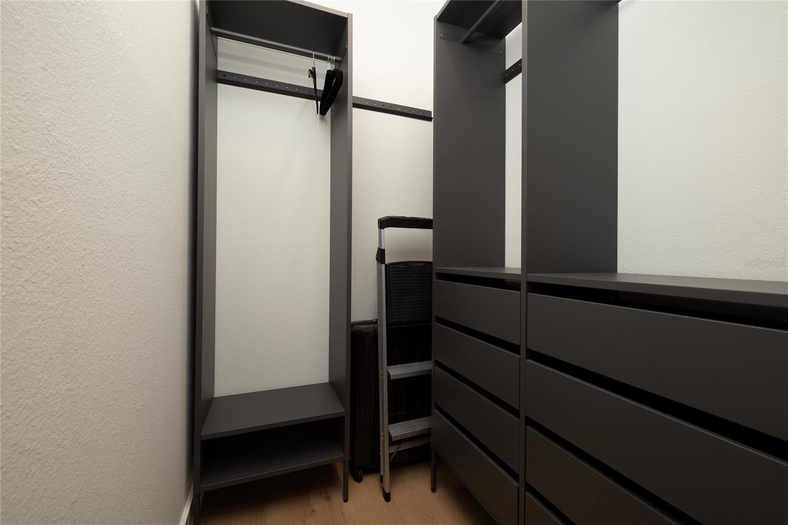 DOLPHINS LANDING - Residential