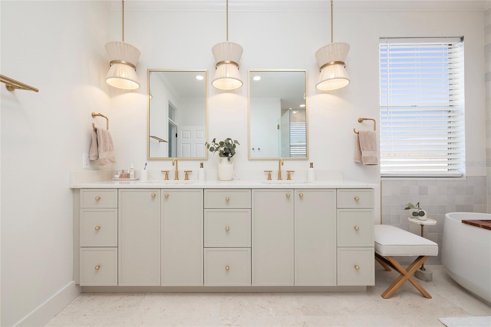 DOLPHINS LANDING - Residential