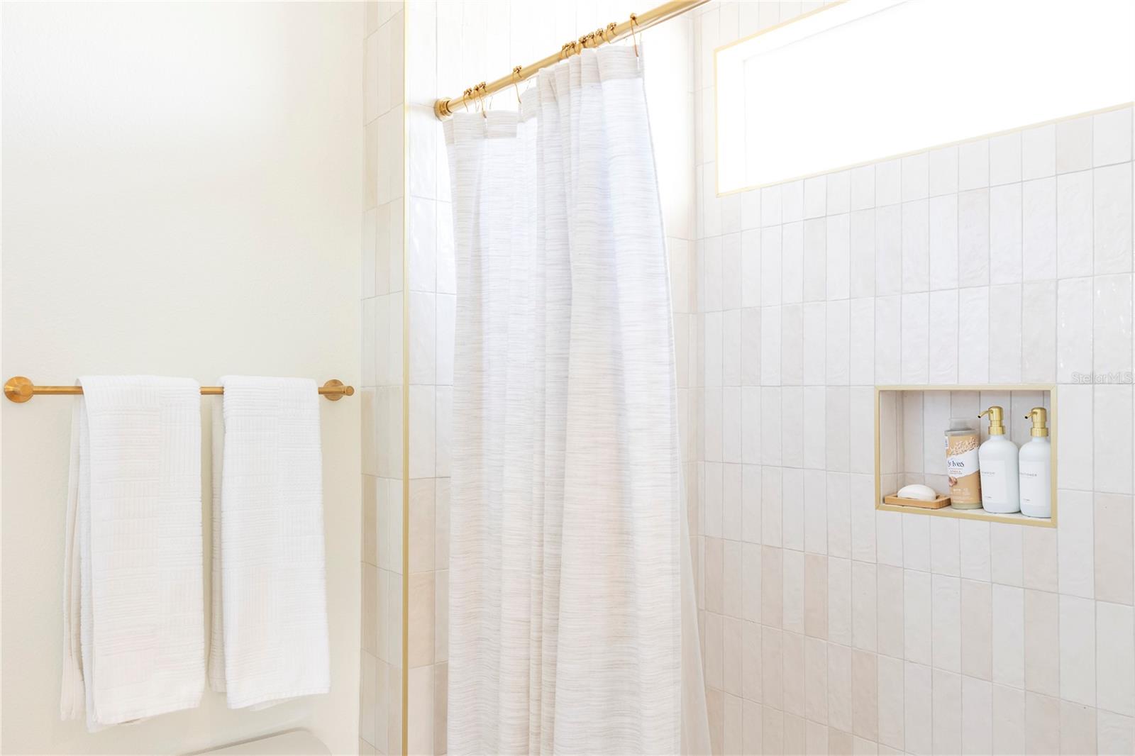 DOLPHINS LANDING - Residential