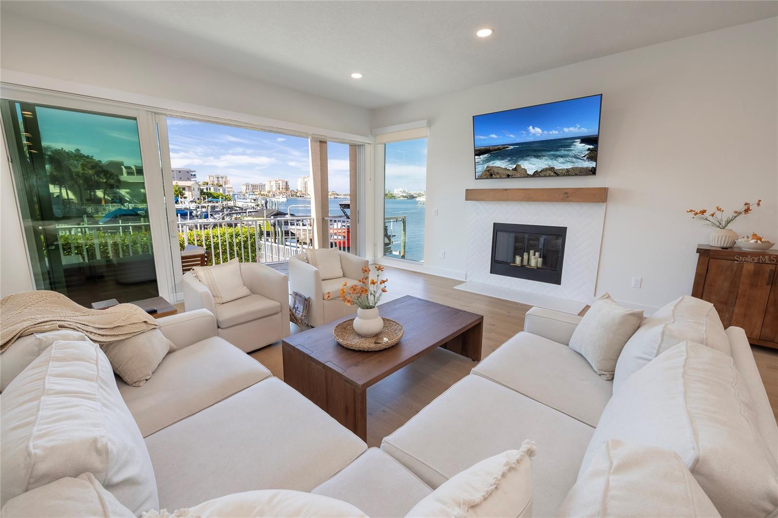 DOLPHINS LANDING - Residential