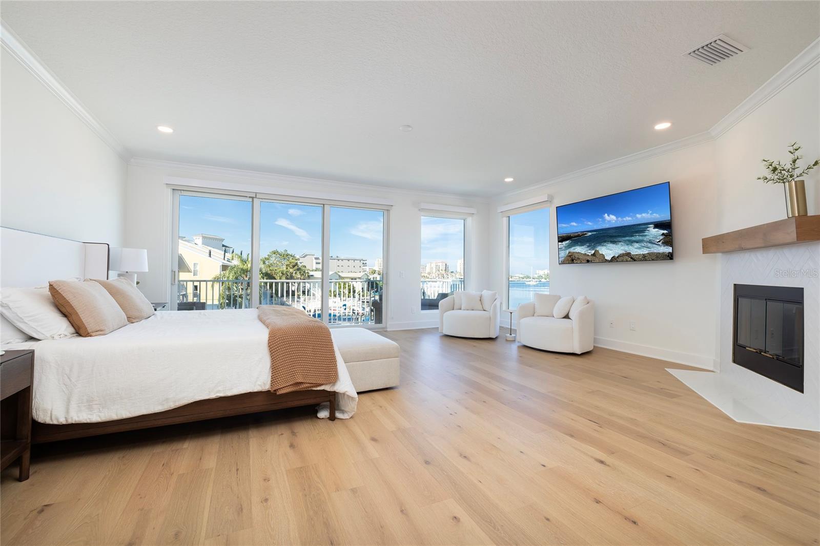 DOLPHINS LANDING - Residential