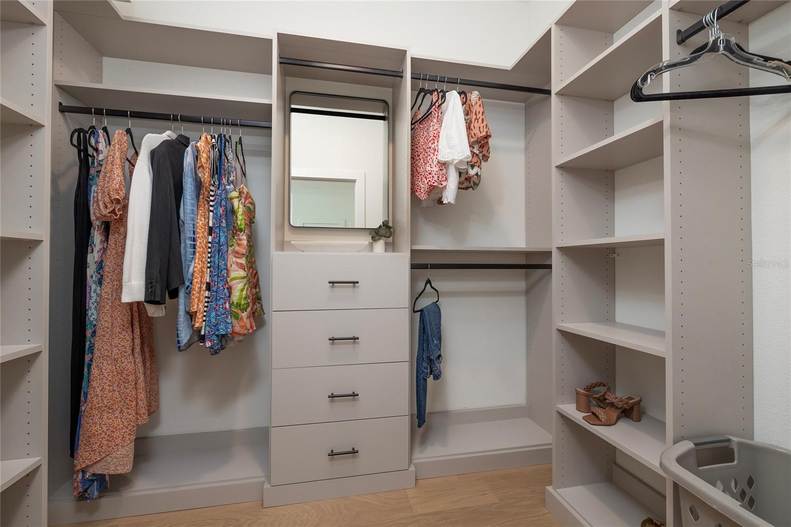 DOLPHINS LANDING - Residential