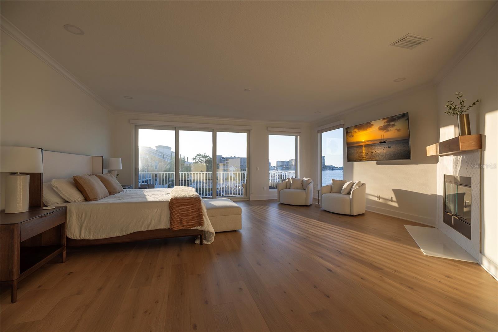 DOLPHINS LANDING - Residential